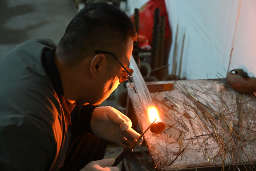Lötarbeiten in der CUMMERON-Werkstatt