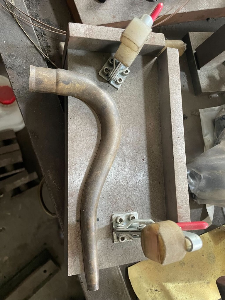 Saxophonhals in der Vorrichtung